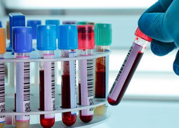 Como deve ser a estrutura de um laboratório de análises clínicas?