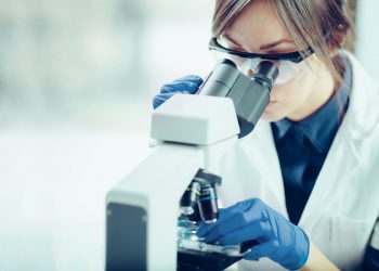 Como conseguir descontos com fornecedores de materiais para laboratório de análises clínicas?