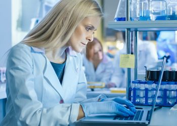 Por que investir em soluções tecnológicas para laboratório?