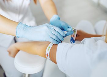 8 dicas para garantir o atendimento humanizado no laboratório