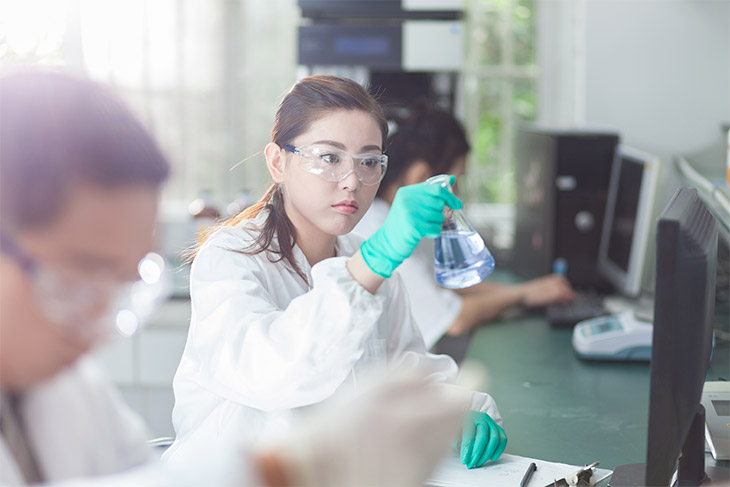 Por que a ​​evolução contínua dos softwares laboratoriais é essencial?