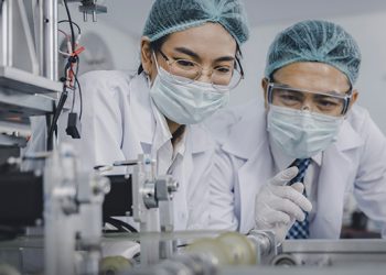 Por que a automatização elimina desafios de padronização para laboratórios?